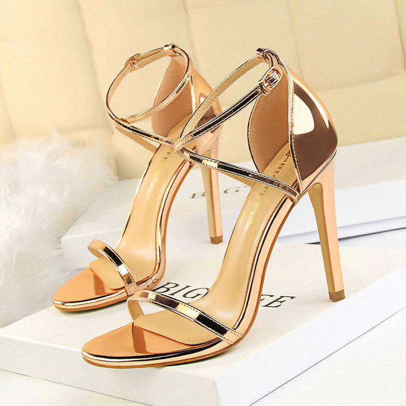 New Women Sandals Patent Leather Women High Heels Shoes Gold Sexy Women Pumps Fashion Wedding Shoes Women stiletto 698
