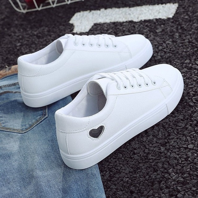2019 Autumn Woman Shoes Fashion New Woman PU Leather Shoes Ladies Breathable Cute Heart Flats Casual Shoes White Sneakers